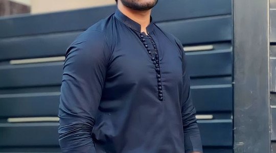 ঈদের আনন্দে নতুনত্বের ছোঁয়া: বিভিন্ন ডিজাইনের পাঞ্জাবি নিয়ে এসেছে