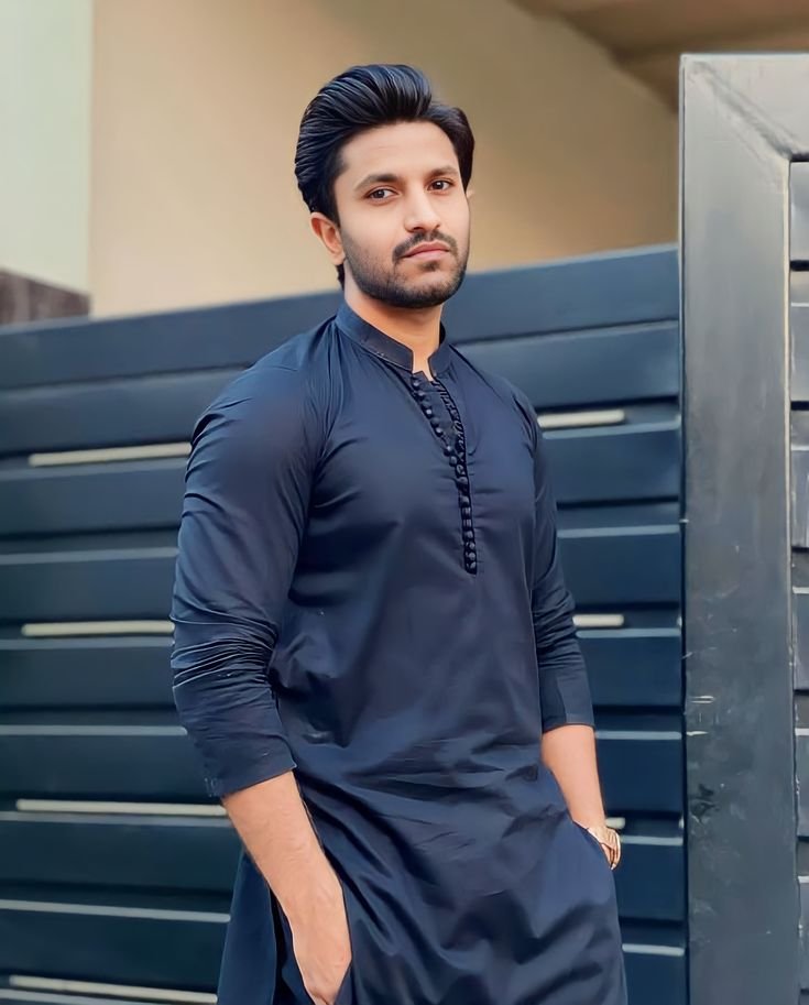 ঈদের আনন্দে নতুনত্বের ছোঁয়া: বিভিন্ন ডিজাইনের পাঞ্জাবি নিয়ে এসেছে
